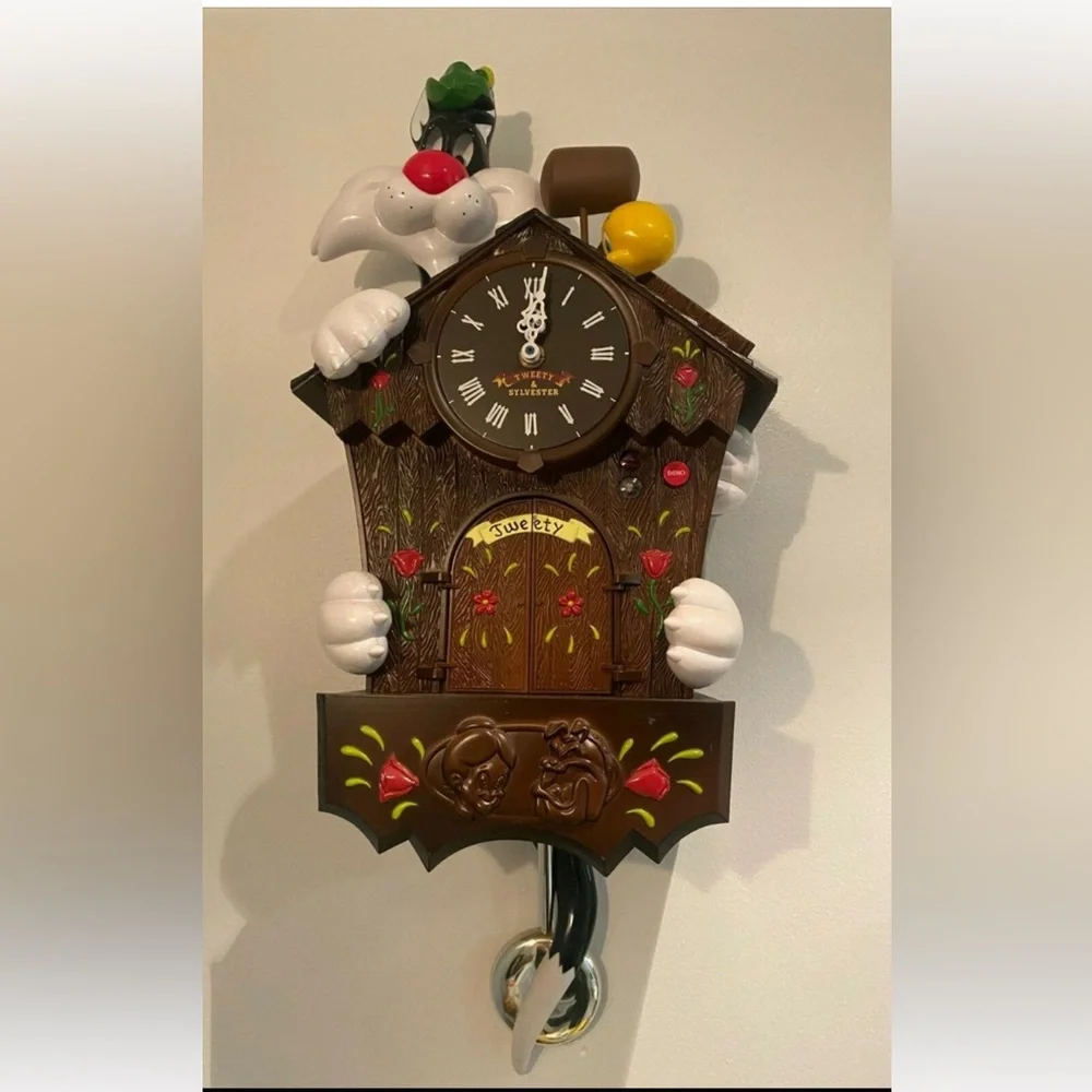 Looney Tune Sylvester & Sweetie Cuckoo Clock ‼️ DOES NOT WORK‼️
